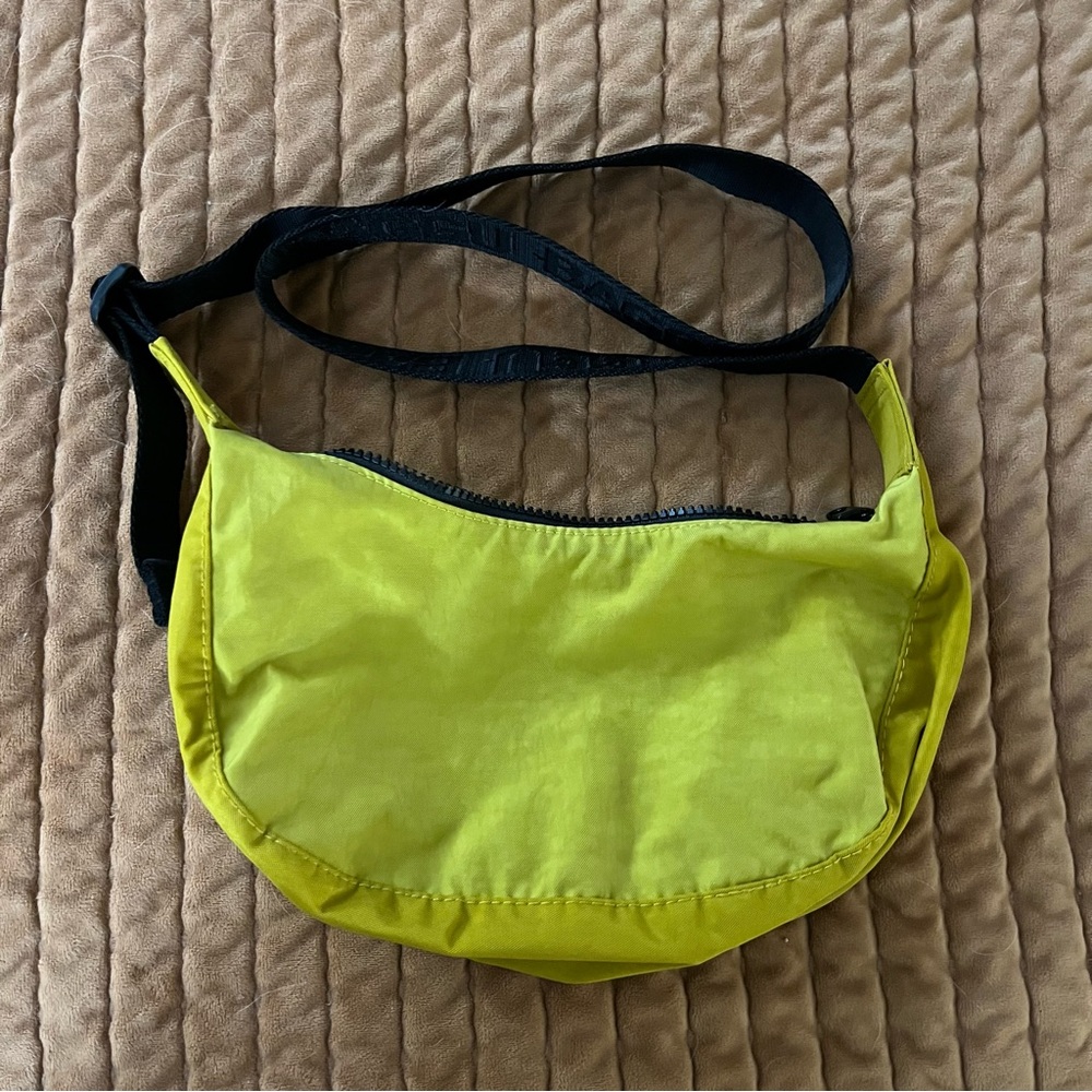 BAGGU Small Crescent in Pear Mix Deadstock